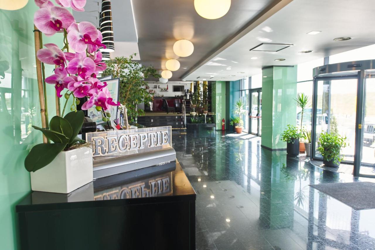 Hotel Emd Бакэу Экстерьер фото
