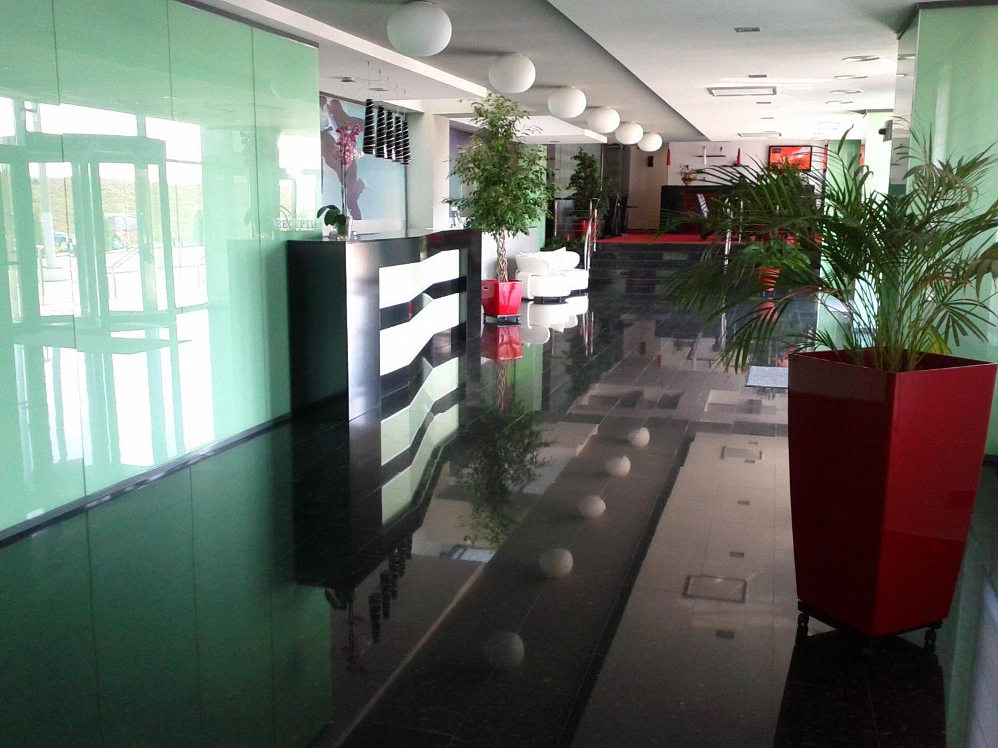 Hotel Emd Бакэу Экстерьер фото