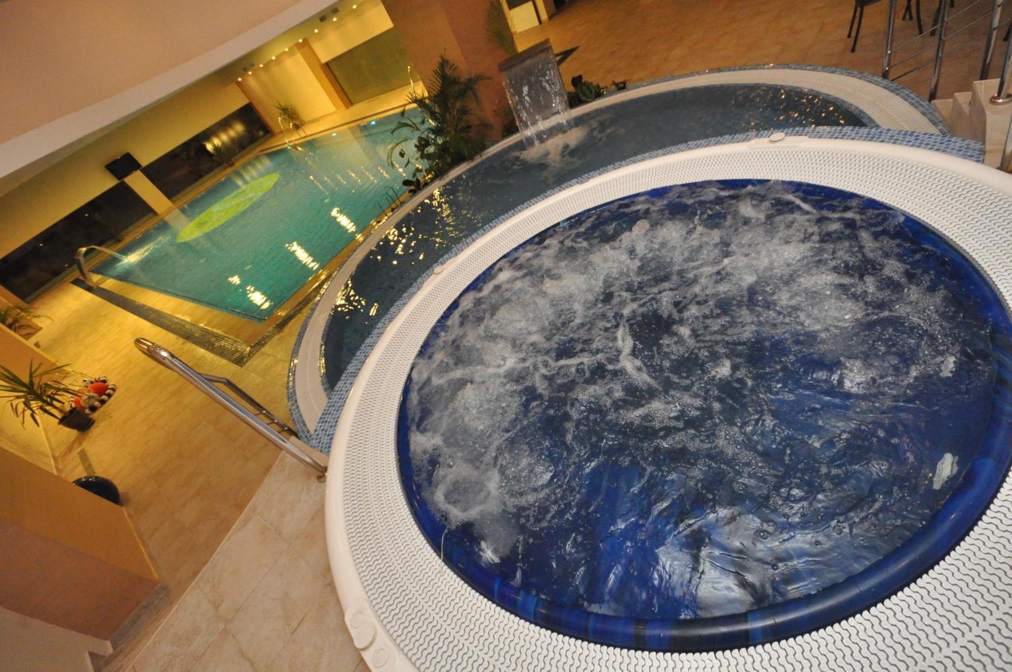 Hotel Emd Бакэу Экстерьер фото