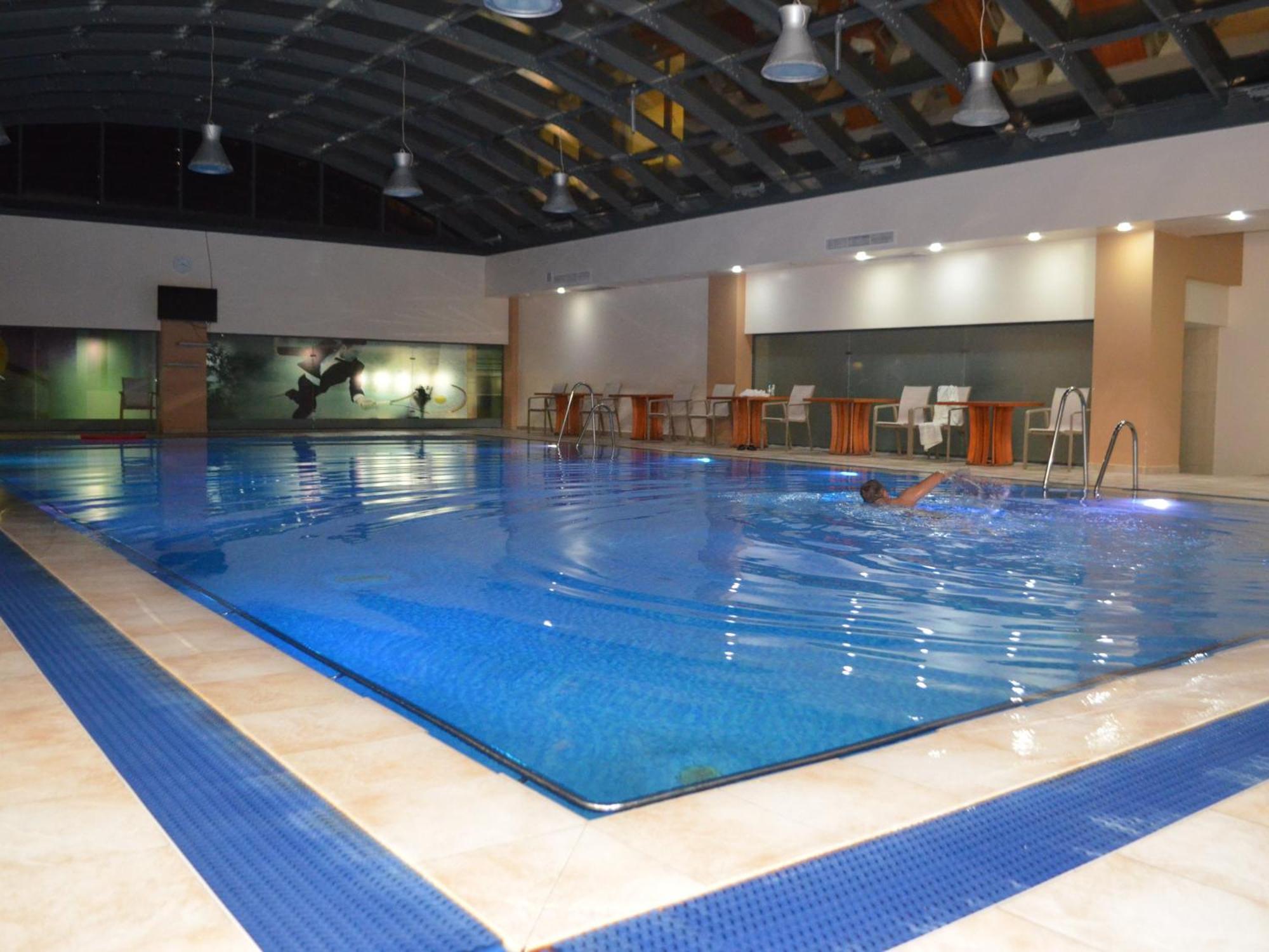 Hotel Emd Бакэу Экстерьер фото