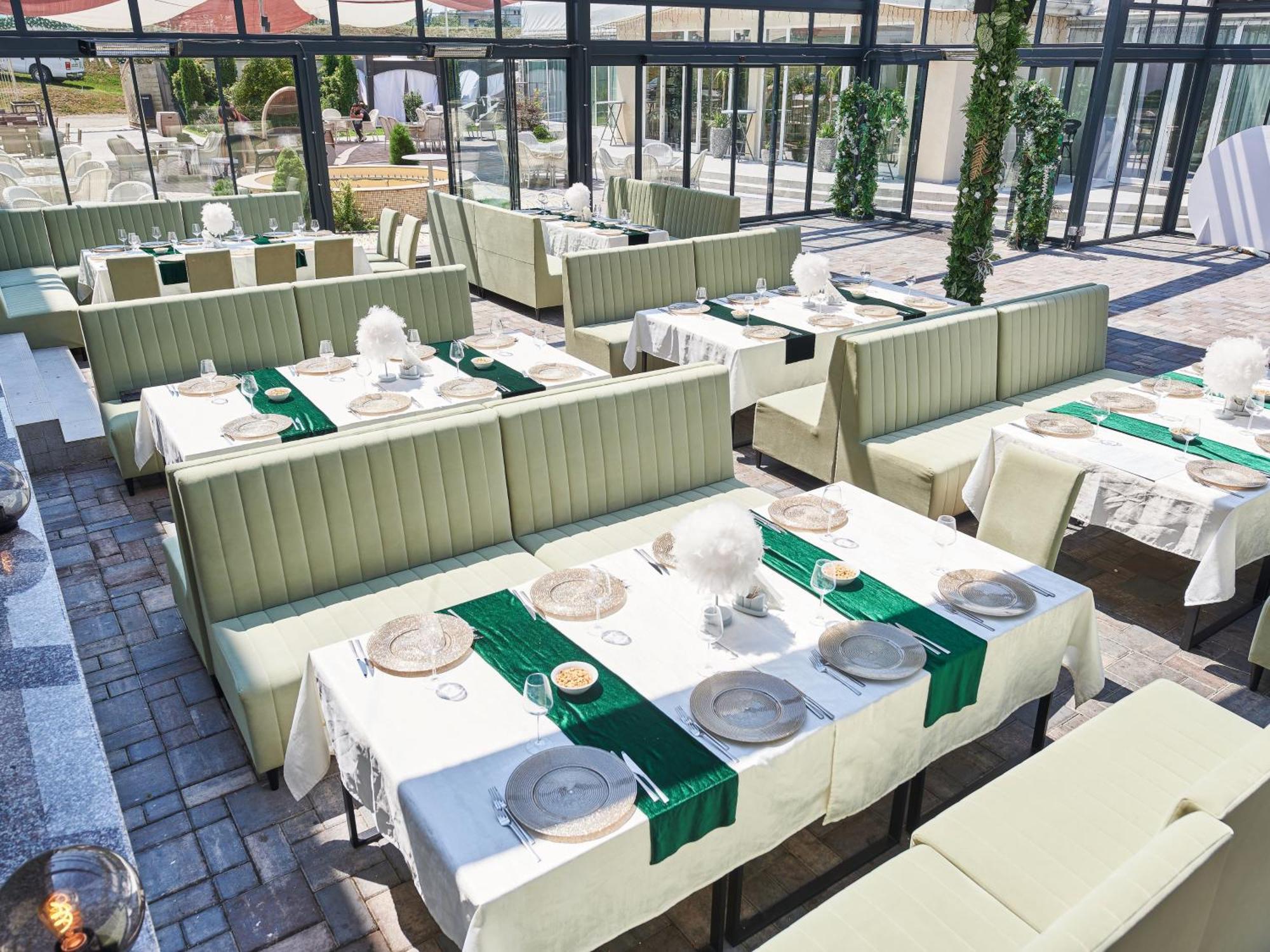 Hotel Emd Бакэу Экстерьер фото
