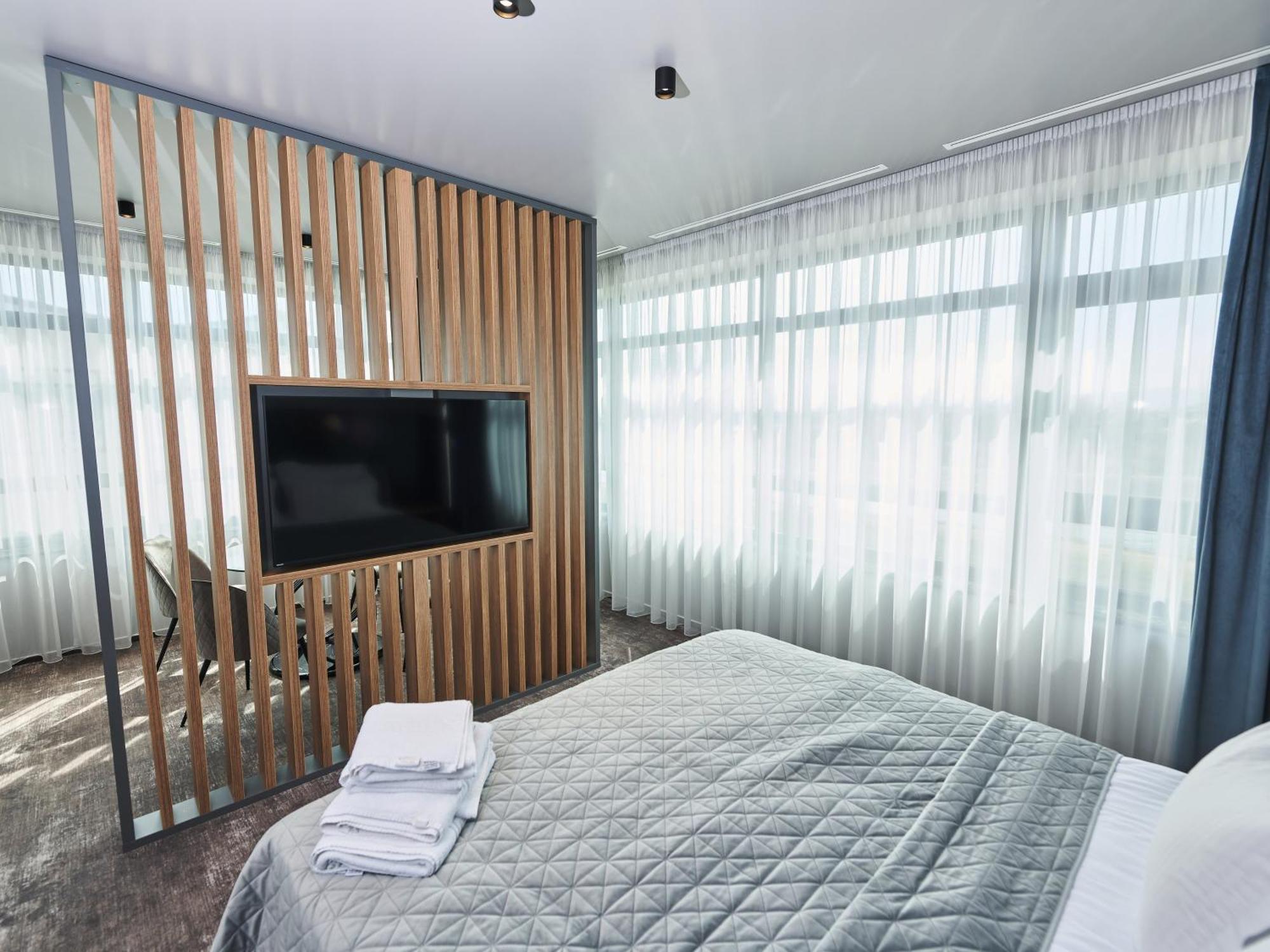 Hotel Emd Бакэу Экстерьер фото