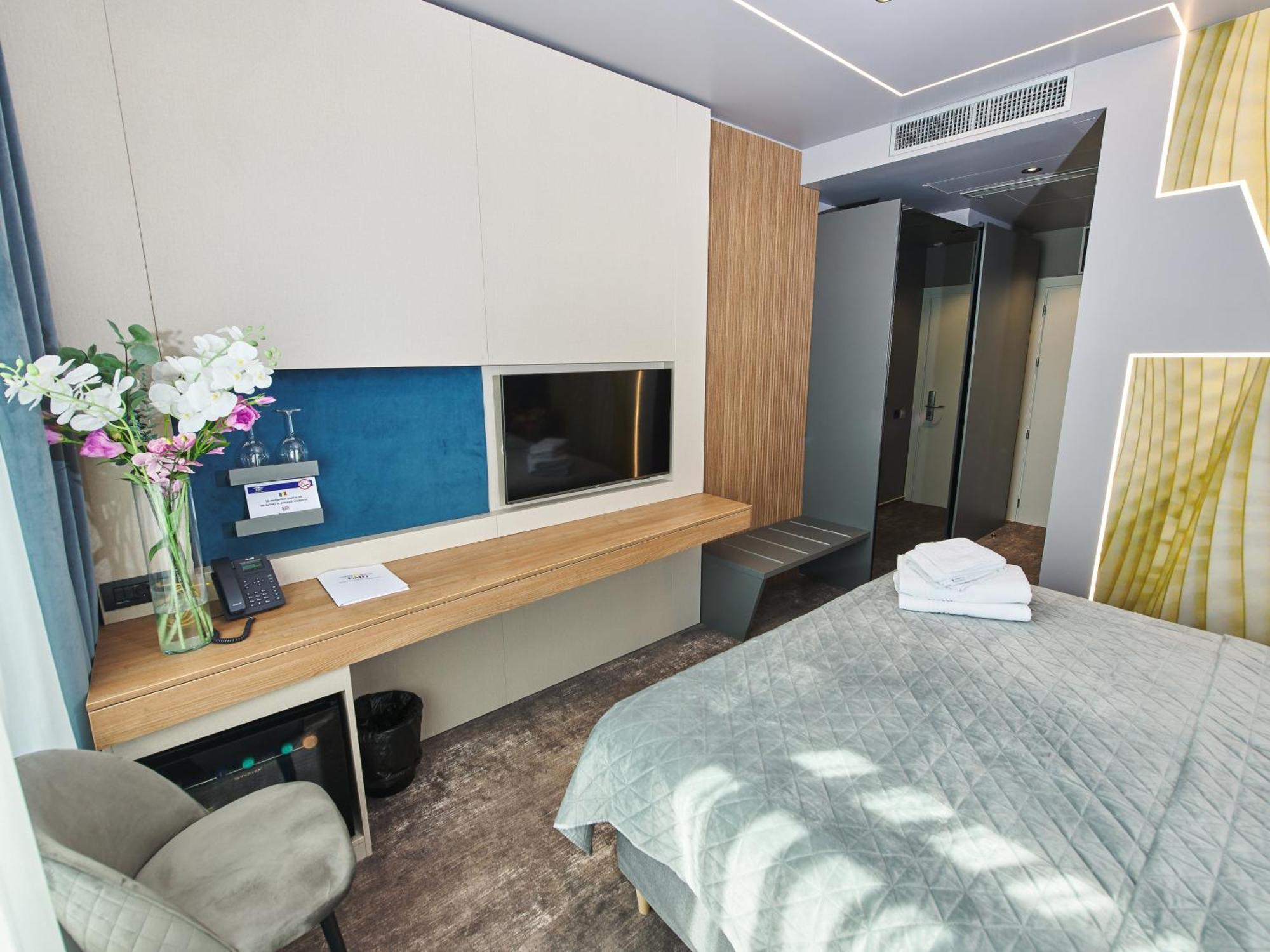 Hotel Emd Бакэу Экстерьер фото