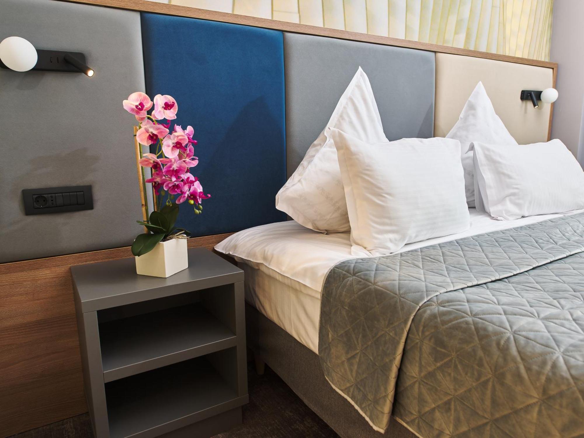 Hotel Emd Бакэу Экстерьер фото