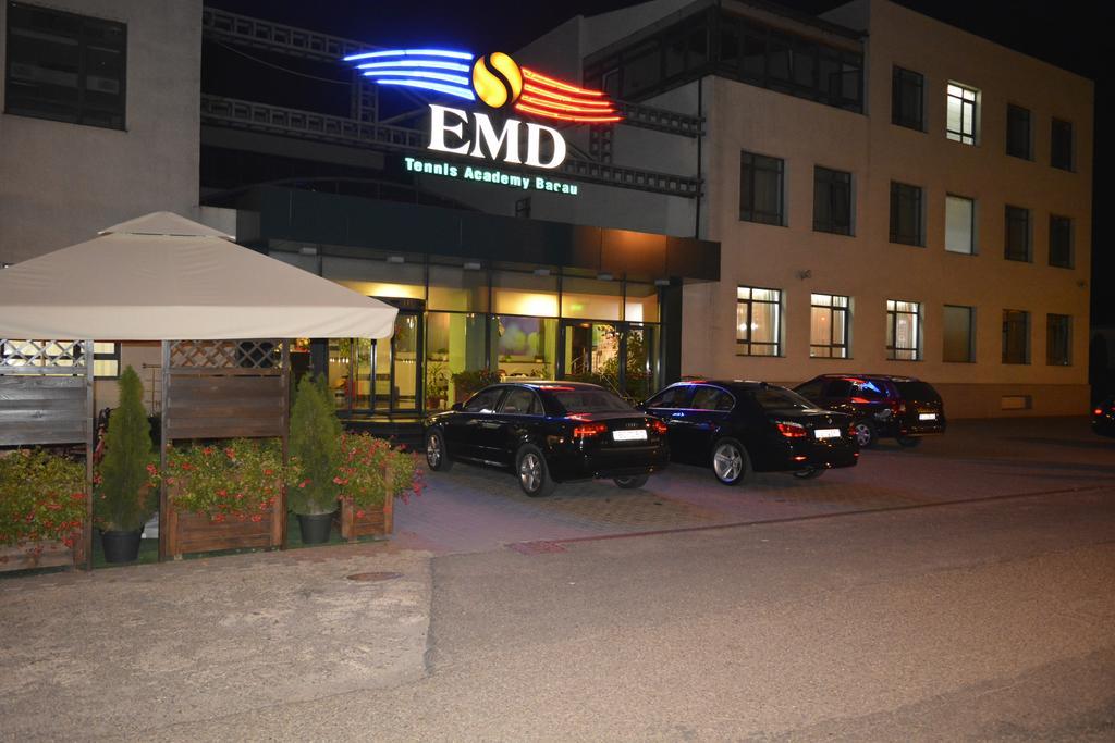 Hotel Emd Бакэу Экстерьер фото