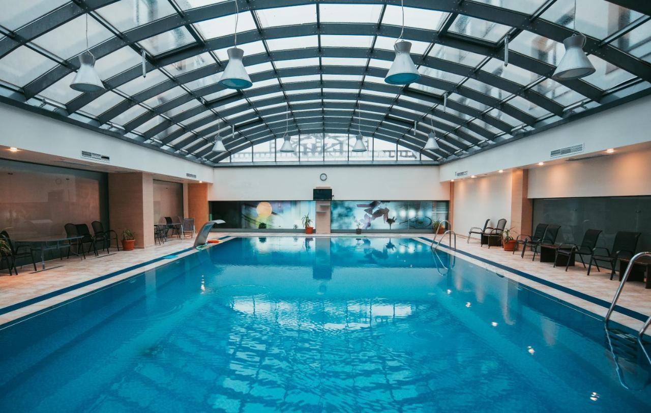 Hotel Emd Бакэу Экстерьер фото